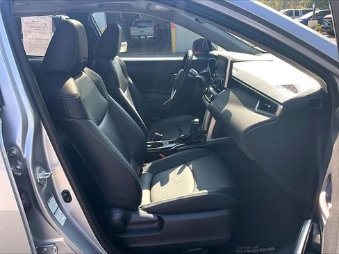 Used 2022 Toyota Corolla Cross XLE w/ Convenience Package AWD/4WD image 7