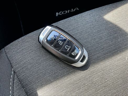 Used 2023 Hyundai Kona SE w/ Cargo Package image 29