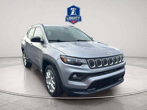 Used 2022 Jeep Compass Latitude w/ Sun and Sound Group AWD/4WD image 16