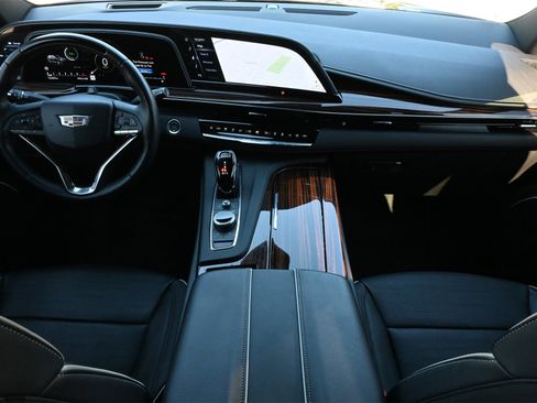 Used 2024 Cadillac Escalade Premium Luxury image 7