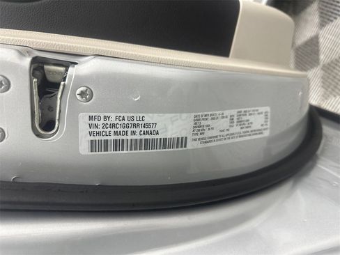 Used 2024 Chrysler Pacifica Limited image 34