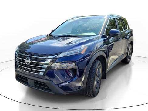 Used 2025 Nissan Rogue SV w/ SV Premium Package FWD image 2