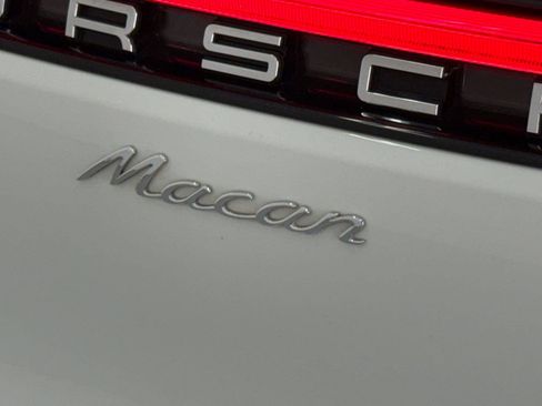 Used 2019 Porsche Macan AWD/4WD image 25