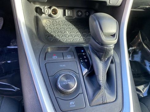 Used 2022 Toyota RAV4 XLE image 26
