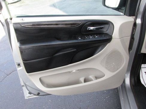 Used 2013 Dodge Grand Caravan SXT FWD image 13