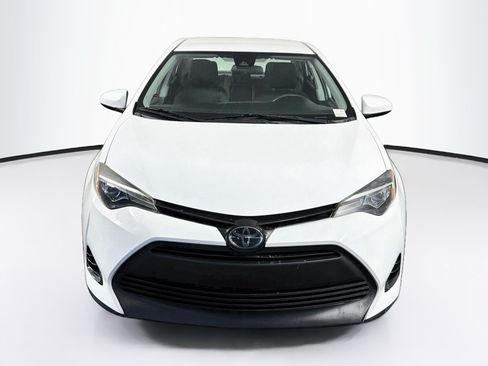 Used 2018 Toyota Corolla LE FWD image 2
