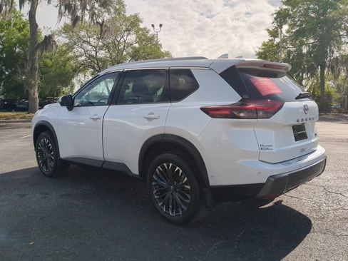 Certified 2025 Nissan Rogue SL w/ Tech Package FWD image 6