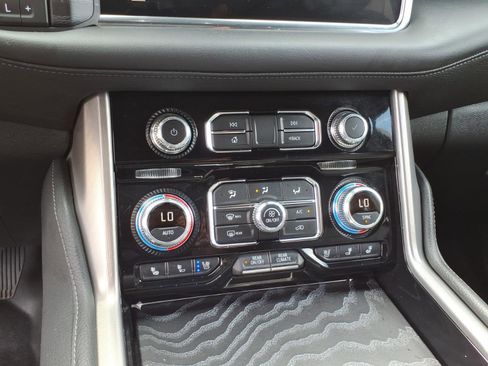 Used 2024 GMC Yukon XL Denali AWD/4WD image 19