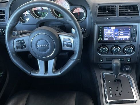 Used 2014 Dodge Challenger SXT image 15