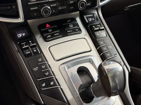 Used 2016 Porsche Cayenne Turbo AWD/4WD image 17