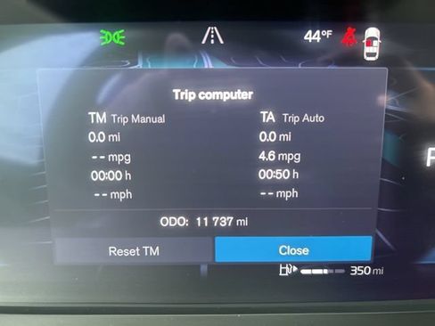 Used 2025 Volvo XC40 B5 Plus AWD/4WD image 21