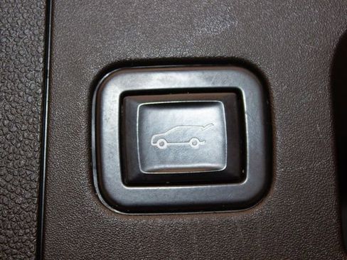 Used 2023 Cadillac XT4 Premium Luxury image 15