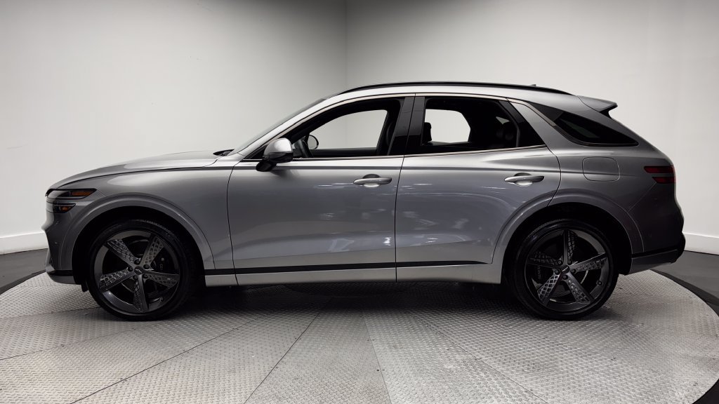 Used 2023 Genesis GV70 3.5T Sport w/ Sport Prestige Package AWD/4WD image 4