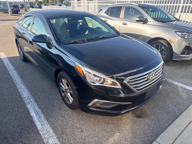 Used 2017 Hyundai Sonata SE FWD image 2
