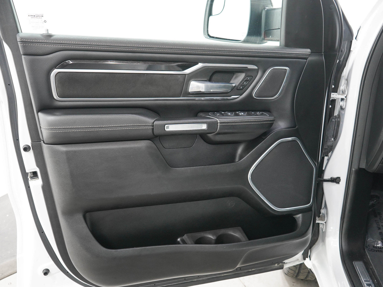 Used 2022 RAM 1500 Laramie AWD/4WD image 21