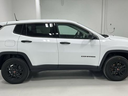 Used 2022 Jeep Compass Sport image 7