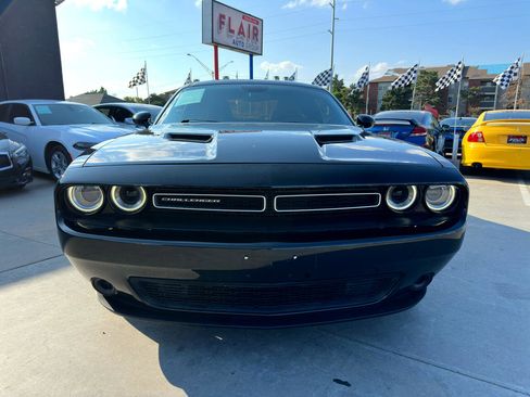 Used 2017 Dodge Challenger SXT image 2