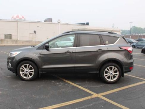 Used 2017 Ford Escape SE w/ Equipment Group 201A FWD image 7