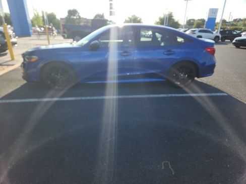 Used 2022 Honda Civic Sport image 2
