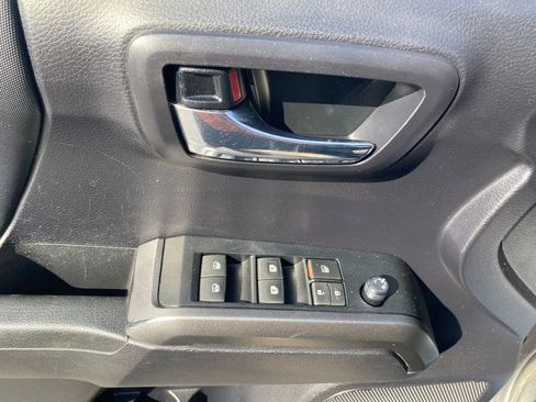 Used 2019 Toyota Tacoma TRD Sport AWD/4WD image 20