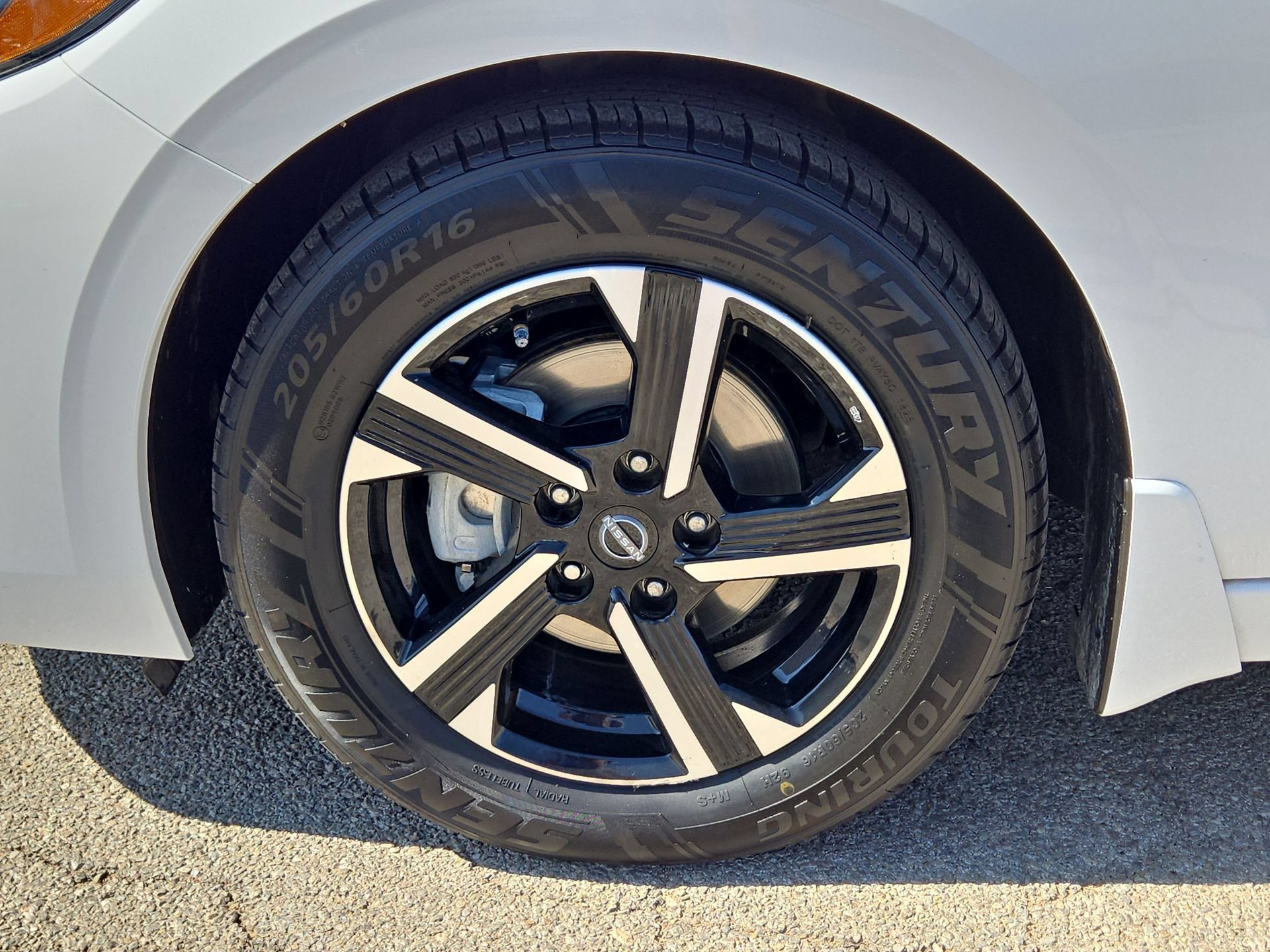 Used 2025 Nissan Sentra SV FWD image 11