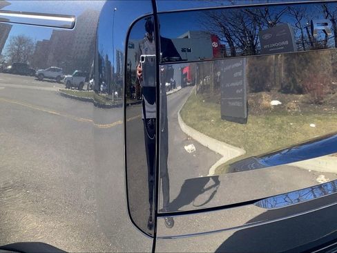 New 2026 Land Rover Range Rover SE image 14