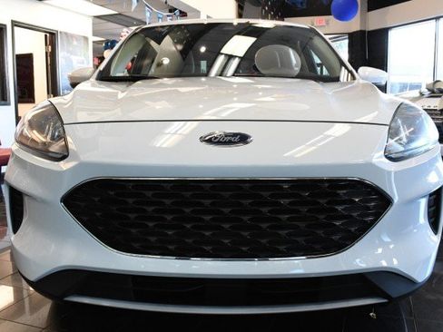 Used 2020 Ford Escape SE AWD/4WD image 2