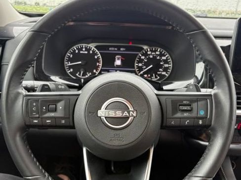 Used 2025 Nissan Pathfinder SV FWD image 13