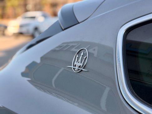 Used 2019 Maserati Levante Base image 14