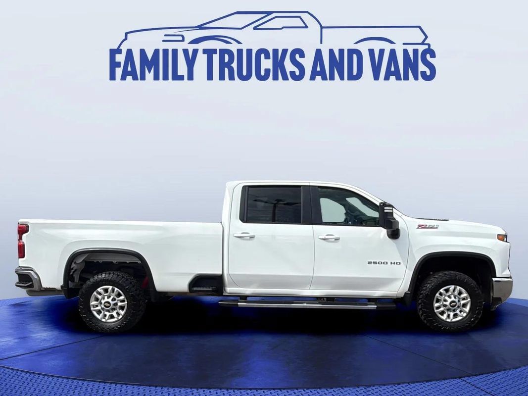 Used 2024 Chevrolet Silverado 2500 LT w/ Convenience Package AWD/4WD image 6