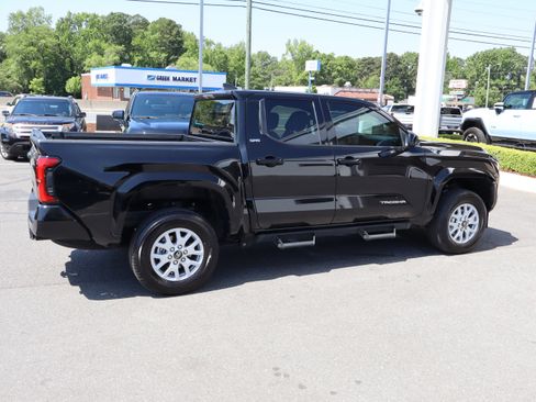 Used 2025 Toyota Tacoma SR5 image 11