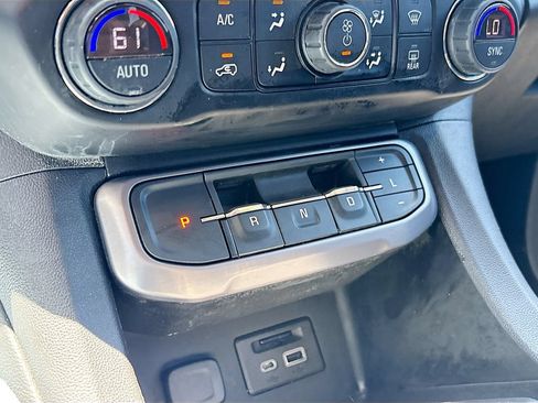 Used 2021 GMC Acadia AT4 w/ Technology Package AWD/4WD image 17