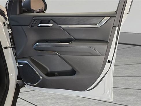 Used 2025 GMC Acadia Elevation image 27