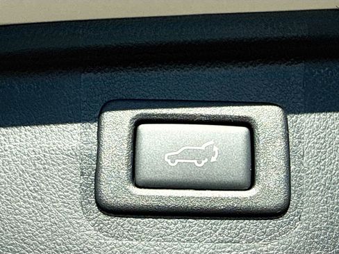 Used 2017 Subaru Outback 2.5i Premium image 13