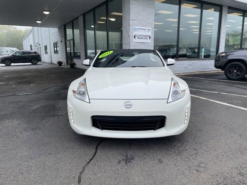 Used 2017 Nissan 370Z Touring Sport RWD image 4