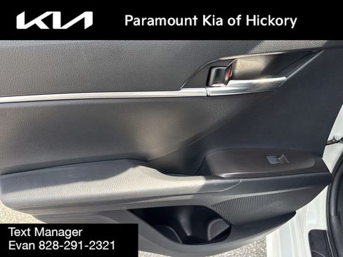 Used 2023 Toyota Camry SE AWD/4WD image 12