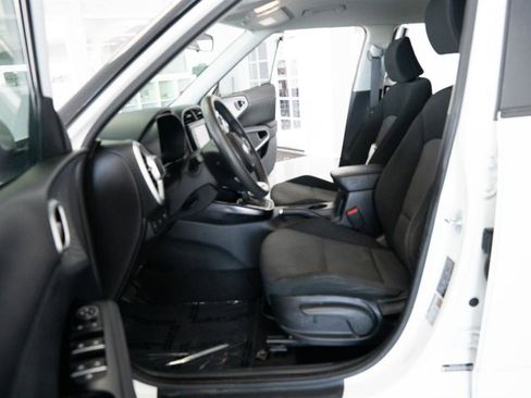 Used 2020 Kia Soul LX image 9
