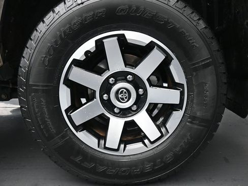 Used 2019 Toyota 4Runner TRD Off-Road image 15