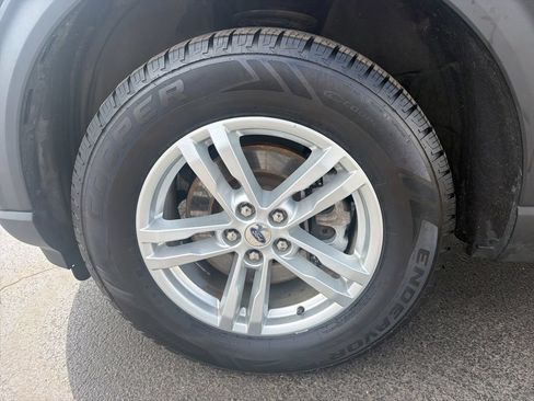 Certified 2022 Ford Explorer XLT w/ Equipment Group 202A AWD/4WD image 49