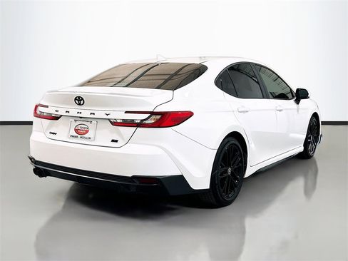 Used 2025 Toyota Camry SE image 4