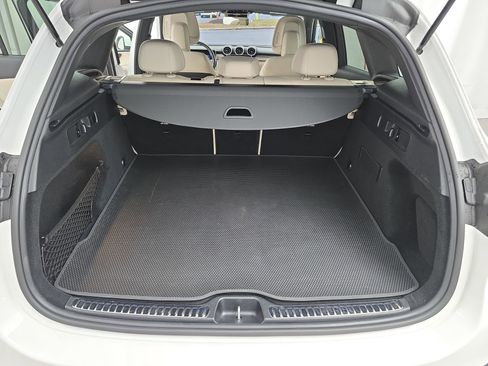 Used 2025 Mercedes-Benz GLC 300 image 12