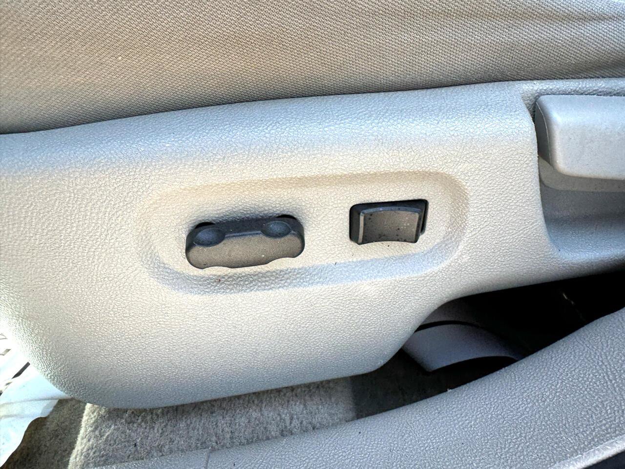 Used 2008 Chevrolet HHR LT w/ Enhanced Safety Package FWD image 24