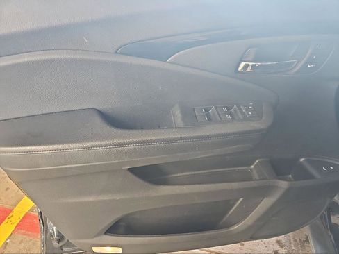 Used 2021 Honda Pilot Touring image 11