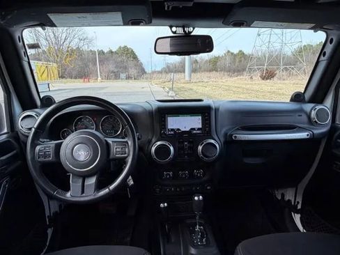 Used 2013 Jeep Wrangler Unlimited Sahara w/ Dual Top Group AWD/4WD image 8