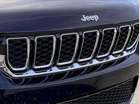 Used 2023 Jeep Grand Cherokee Limited image 30