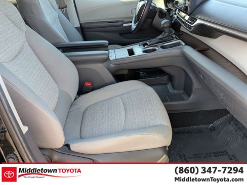 Used 2024 Toyota Sienna LE image 36