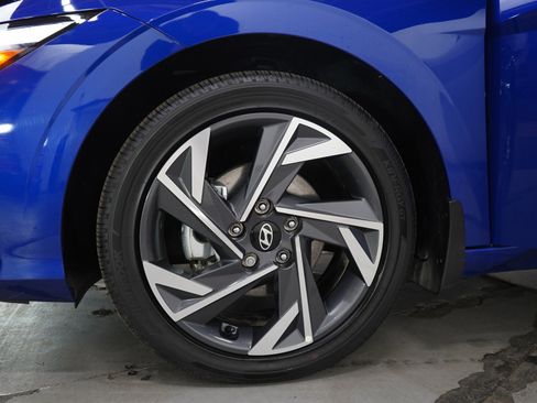 Used 2025 Hyundai Elantra SEL FWD image 28