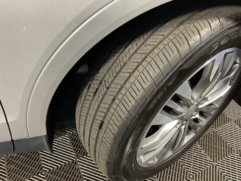 Used 2017 Cadillac XT5 Premium Luxury w/ LPO, Wheel Lock Package AWD/4WD image 40