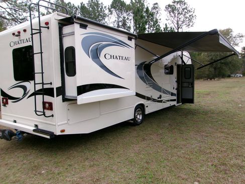 Used 2014 Ford E-450 and Econoline 450 Super Duty w/ Motorhome Prep Package RWD image 9