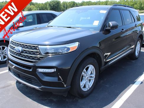 Used 2024 Ford Explorer XLT w/ Equipment Group 202A AWD/4WD image 1